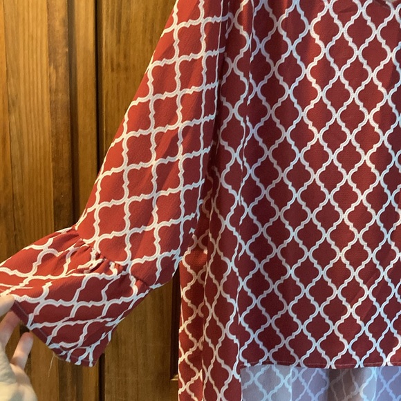 Red pattern blouse - Picture 2 of 3